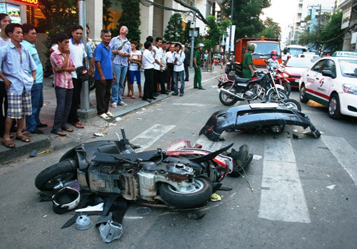 Xe ‘điên’ đại náo trung tâm Sài Gòn