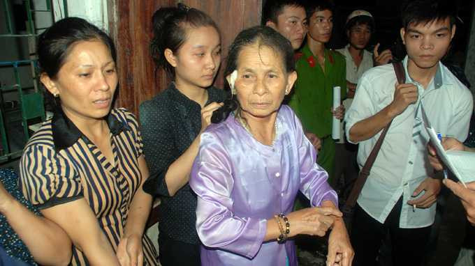 xe khách, lao xuống sông, nhập viện, cấp cứu, hành khách