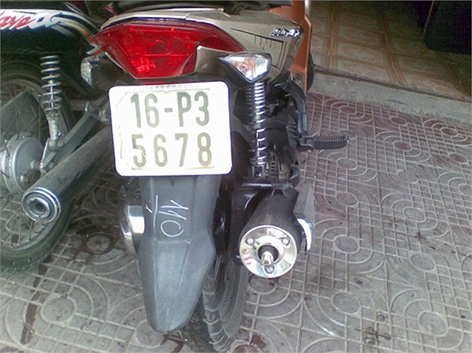 Nouvo LX biển số tiến.