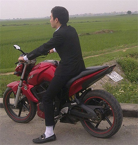 Mẫu mô tô Yamaha FZ-16 biển số tiến.