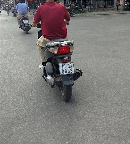 Honda SH biển tứ quý 8.