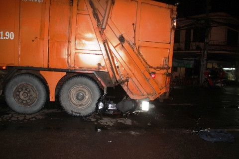 TP.HCM, QL 22, Hóc Môn, tai nạn, xe chở rác, xe máy