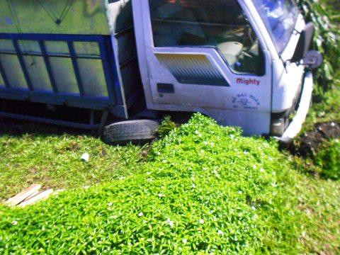 Đồng Nai, quốc lộ 1A, quốc lộ 51, xe tải, lật ngang, đại náo