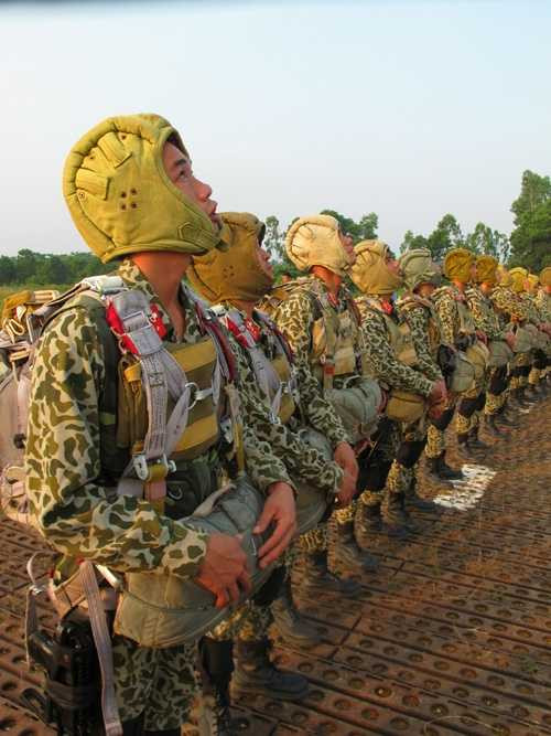 bộ đội đặc công, nhảy dù, chống khủng bố