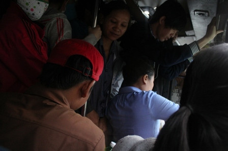 Xem cảnh người dân vật vã về Sài Gòn