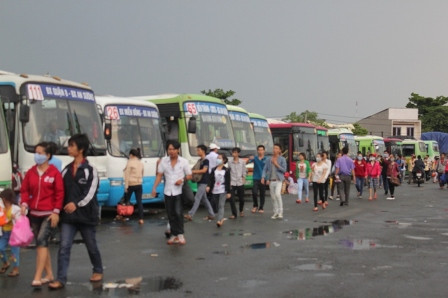 Xem cảnh người dân vật vã về Sài Gòn