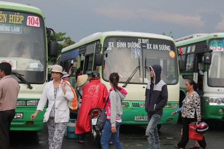 Xem cảnh người dân vật vã về Sài Gòn