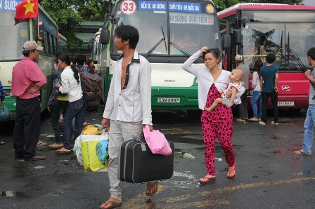 Xem cảnh người dân vật vã về Sài Gòn