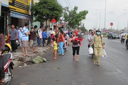 Xem cảnh người dân vật vã về Sài Gòn