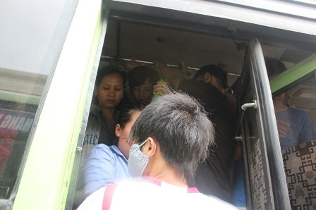 Xem cảnh người dân vật vã về Sài Gòn