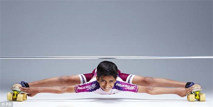 Rohan Kokane, 7 tuổi đến từ Belgaum, Ấn Độ được ghi vào Sách kỷ lục Guinness Thế giới với thành tích trượt băng nghệ thuật ở tư thế sát đất qua đoạn đường 10 mét. 