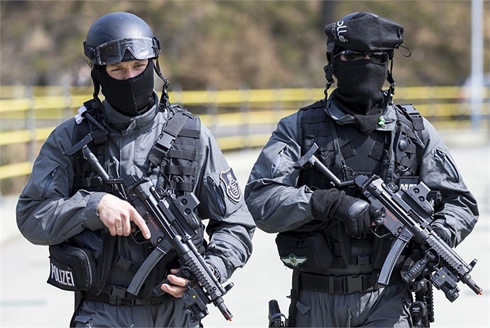 Tham gia cuộc huấn luyện là 2 đội đặc nhiệm SEK đến từ Đức và SPAP của Ba Lan