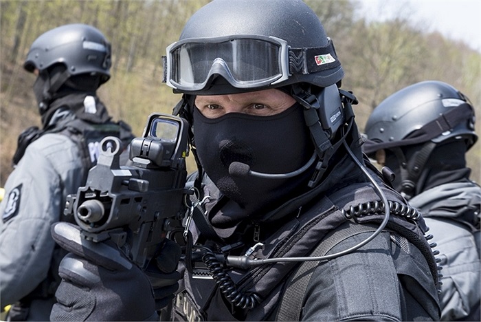 Địa điểm diễn ra khóa huấn luyện là Luban, Ba Lan với mục tiêu tăng cường khả năng chống khủng bố xuyên quốc gia của Liên minh châu Âu EU