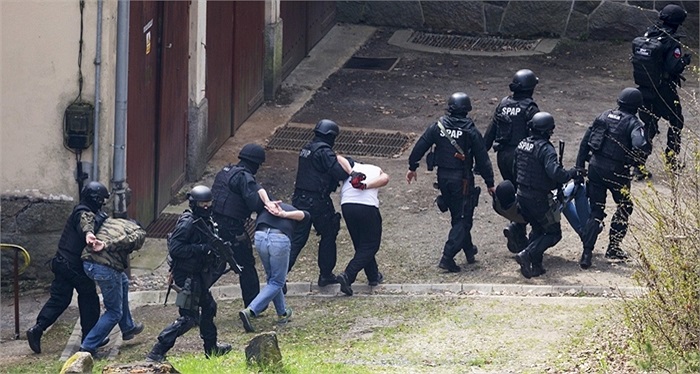 Bắt giữ những kẻ khủng bố