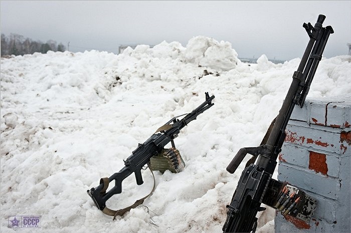 Súng máy của các binh sĩ đặc nhiệm