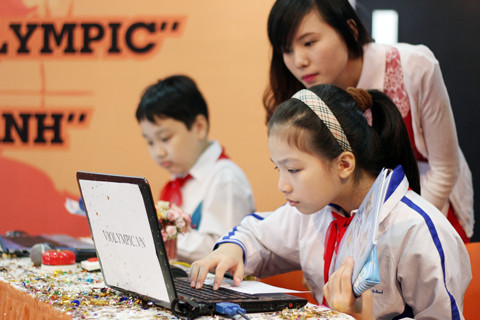 Xem học sinh thi “Toán Tiếng Anh” đầu tiên Việt Nam