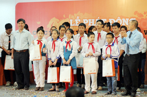 Xem học sinh thi “Toán Tiếng Anh” đầu tiên Việt Nam