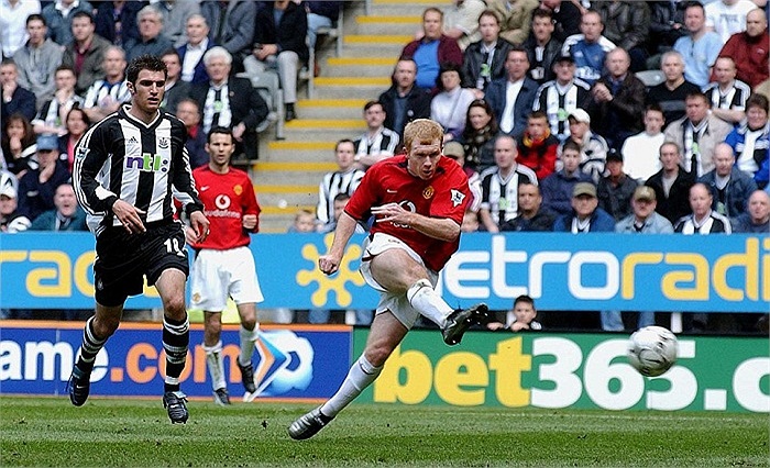 Man Utd giành danh hiệu lần thứ 15 ở mùa giải 2002-2003 sau khi để Arsenal vô địch năm 2002. Quỷ đỏ đã chơi một thứ bóng đá ấn tượng ở cuối mùa giải để xuất sắc vượt qua chính đối thủ Arsenal.