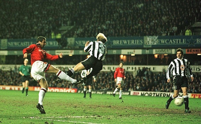 Mùa 1995-1996 họ đoạt cúp lần thứ 10 một cách ấn tượng dù khởi đầu khá bết bát. Man Utd kém Newcastle 12 điểm vào cuối tháng Giêng, họ chỉ có thể vô định ở ngày cuối cùng của mùa giải, với chiến thắng 3-0 trước Middlesbrough.