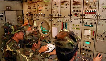 Kíp chiến đấu Đoàn tên lửa 93 thực hành bám bắt mục tiêu trên không