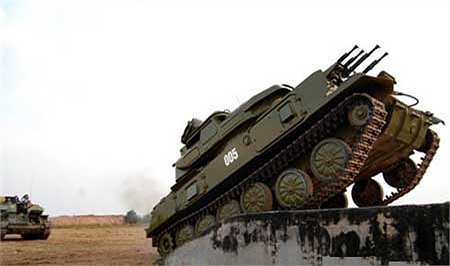 Pháo phòng không tự hành Tiểu đoàn 123 cơ động trên địa hình phức tạp