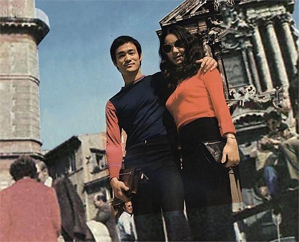 ‘Tôi là người thứ ba, nhưng tình yêu vốn không có tội, mọi sự chủ động đều thuộc về Lý Tiểu Long, anh ấy đã tìm đến tôi trước’.