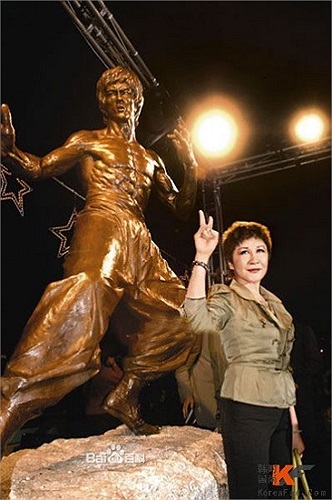 Ngay lập tức, Đinh Bội bị quy tội hại chết Lý Tiểu Long.