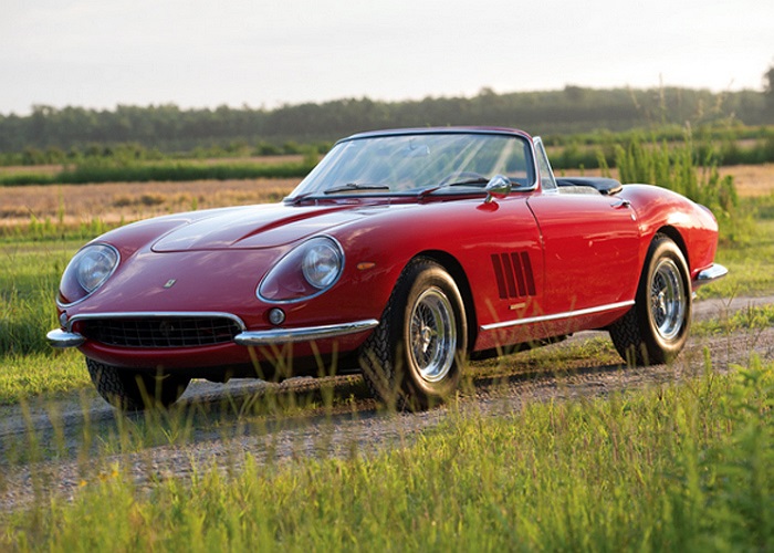 Ferrari 275 GTB/4S N.A.R.T. Spider đời 1967 được dự đoán sẽ có giá từ 14 đến 17 triệu USD. Đây là 1 trong 10 chiếc Ferrari 275 GTB/4S N.A.R.T. Spider do Scaglietti chế tạo. Xe sử dụng động cơ V12, 300 mã lực cùng hộp số sàn 5 cấp. 
