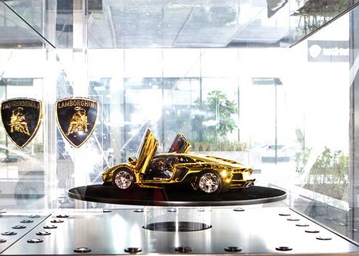 Ngoài siêu xe này, nhóm chế tác của nhà thiết kế Gulpen còn dựng mô hình của các dòng xe siêu sang khác như Rolls-Royce hay Ferrari. 