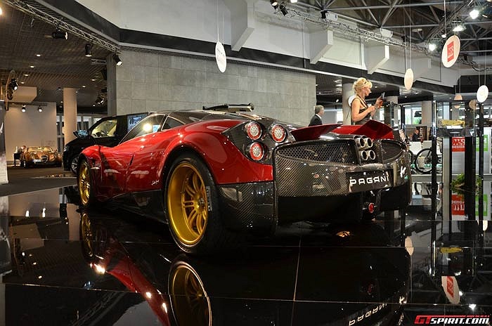 Pagani Huayra là một trong những dòng siêu xe “khủng” nhất thế giới với mức giá ngất ngưởng cùng động cơ V12 công suất 730 mã lực. 