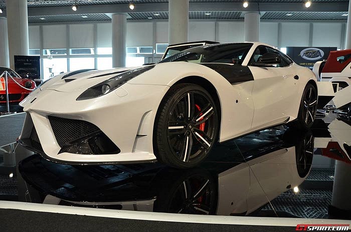 Mansory F12 Stallone có ngoại thất bắt mắt cùng động cơ 12 xilanh dung tích 6.0 lít công suất 775 mã lực. 