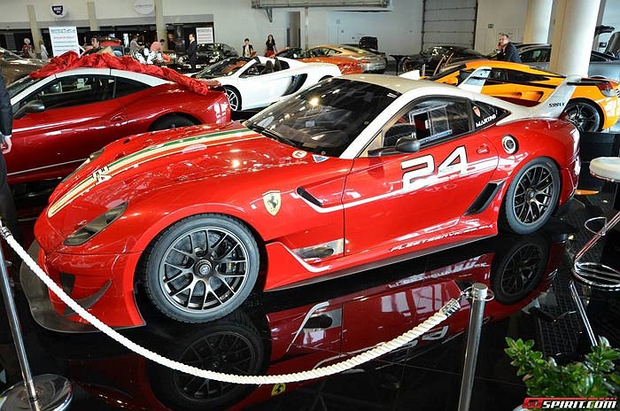 Ferrari 599 XX là ‘hàng tuyển’ của Ferrari với động cơ V12 dung tích 6.0 công suất 780 mã lực tại vòng tua 9.000 vòng/phút. 