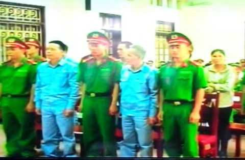 Các bị cáo tại phiên tòa phúc thẩm. 