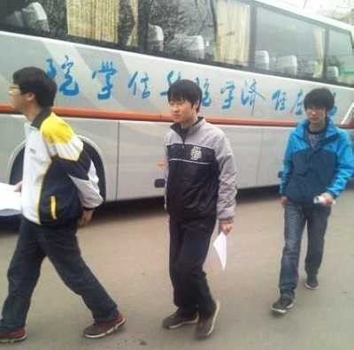 nam sinh bị ép hiến tinh trùng