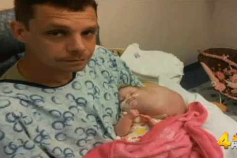 Milley trong vòng tay của bố