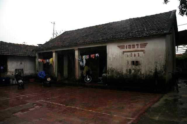 quan tài diễu phố