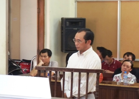 (VTC News)- Điều khiển <a href='https://vtcnews.vn/oto-xe-may.31.0.html' >xe ô tô</a> khi có hơi men, nguyên Phó tổng biên tập Tạp chí HTV đã gây tai nạn nghiêm trọng khiến 2 cha con tử vong. 