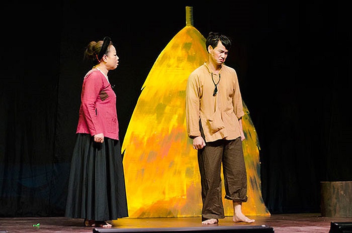 Anh lấy được tiếng cười và nhiều tràng vỗ tay từ em nhỏ