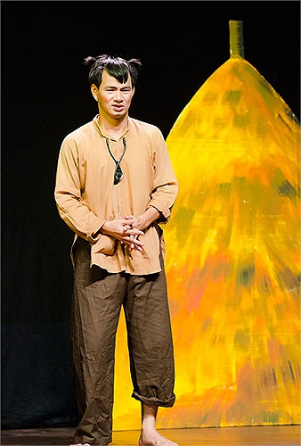 Bên cạnh Bí mật chuyện kể, các em nhỏ còn được thưởng thức tài nghệ khiêu vũ của tài năng nhí Bảo Ngọc - quán quân VietNam gotalent 2012 cùng với những tiết mục xiếc chó, xiếc khỉ, ảo thuật hấp dẫn do các nghệ sĩ đến từ Liên đoàn xiếc Việt Nam trình 