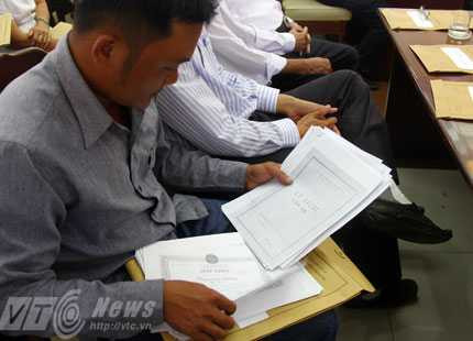 Xúc động giây phút trao kỷ vật cán bộ đi B