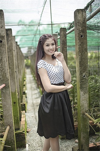 Mới đây Ngọc Hân còn xuống ruộng tìm hiểu về những mô hình sản xuất làm sạch môi trường.