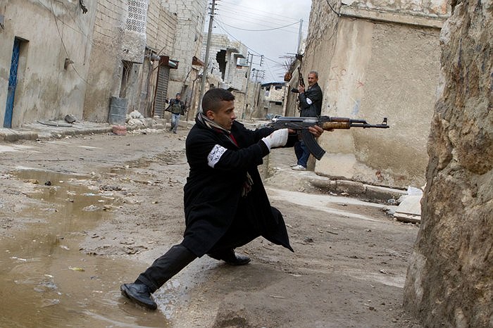 Phiến quân Syria bắn nhau với quân chính phủ tại Aleppo