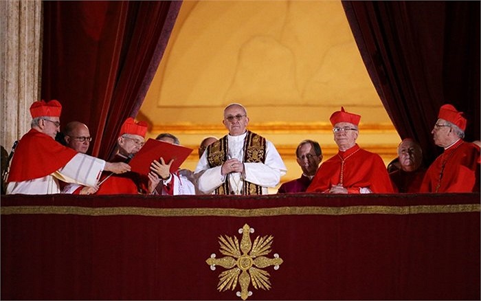 Sau ngày bỏ phiếu kín thứ 2 giữa các Hồng y, Đức Hồng Y Jorge Bergoglio, Tổng giám mục của Buenos Aires đã trở thành Giáo hoàng nguồ Nam Mỹ đầu tiên