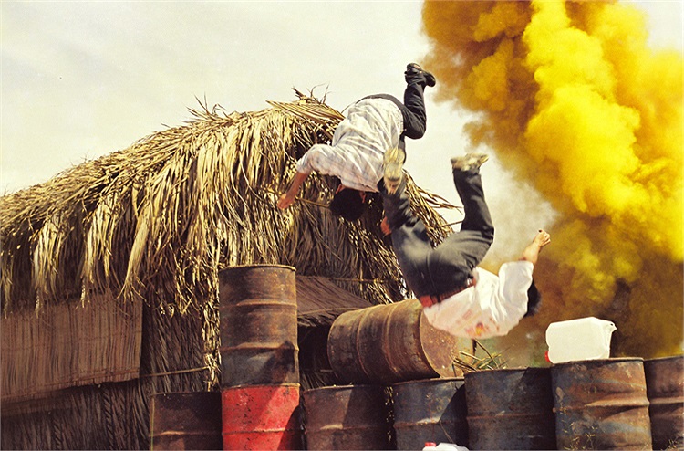 Các cascadeur trong một cảnh cháy nổ của phim Kế hoạch 99