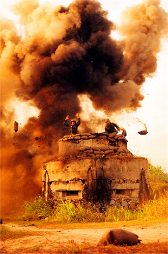 Một cảnh nổtrong phim Mặt trận không tiếng súng