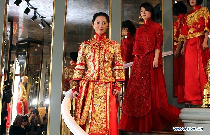 3 mẫu váy cưới truyền thống được thiết kế theo kiểu hiện đại 