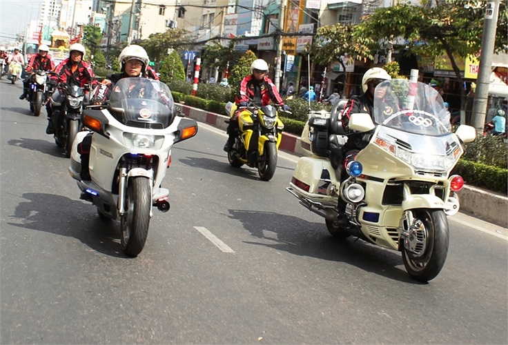 Được trang bị đầy đủ còi hụ....