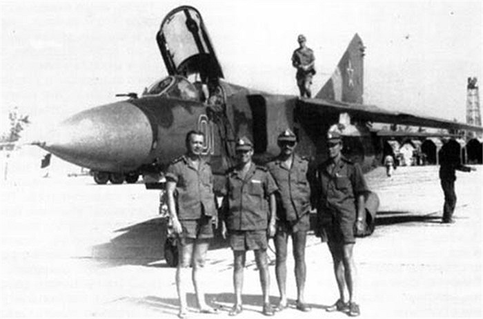 Tiêm kích đánh chặn cánh cụp cánh xòe MiG-23MLD ở Cam Ranh tháng 1/1985