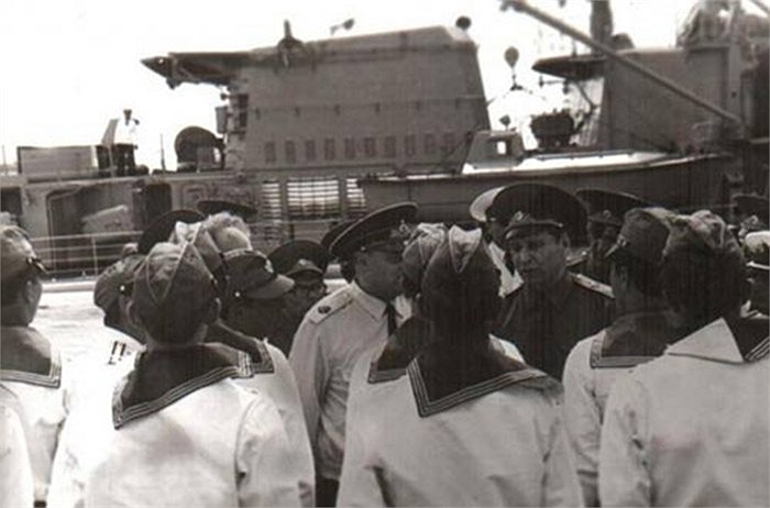 Từ năm 1979, theo hiệp định ký kết giữa Việt Nam và Liên Xô, cảng Cam Ranh được dùng làm căn cứ hậu cần, tên gọi đầy đủ là Điểm cung cấp vật liệu - kỹ thuật số 922 (PMTO) của hạm đội Thái Bình Dương với diện tích khoảng 100 km2 