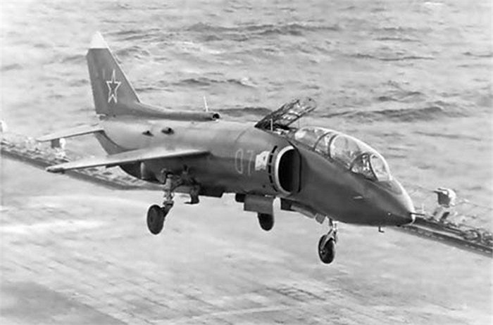 Theo các tài liệu thì hải quân Liên Xô có 10 tàu nổi, 8 tàu ngầm và 6 tàu phụ trợ hải quân tại đây